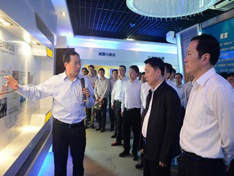 镇江市委书记夏锦文莅临88858cc永利官网股份视察