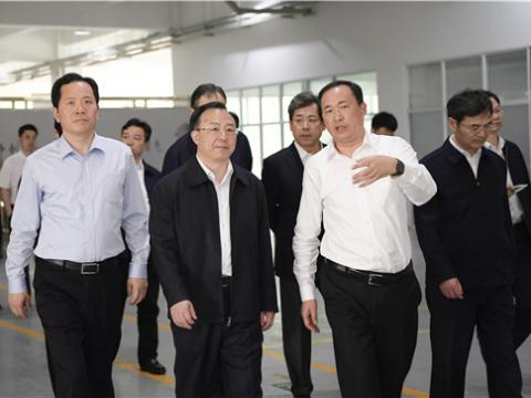 江苏省省长吴政隆莅临88858cc永利官网集团走访调研