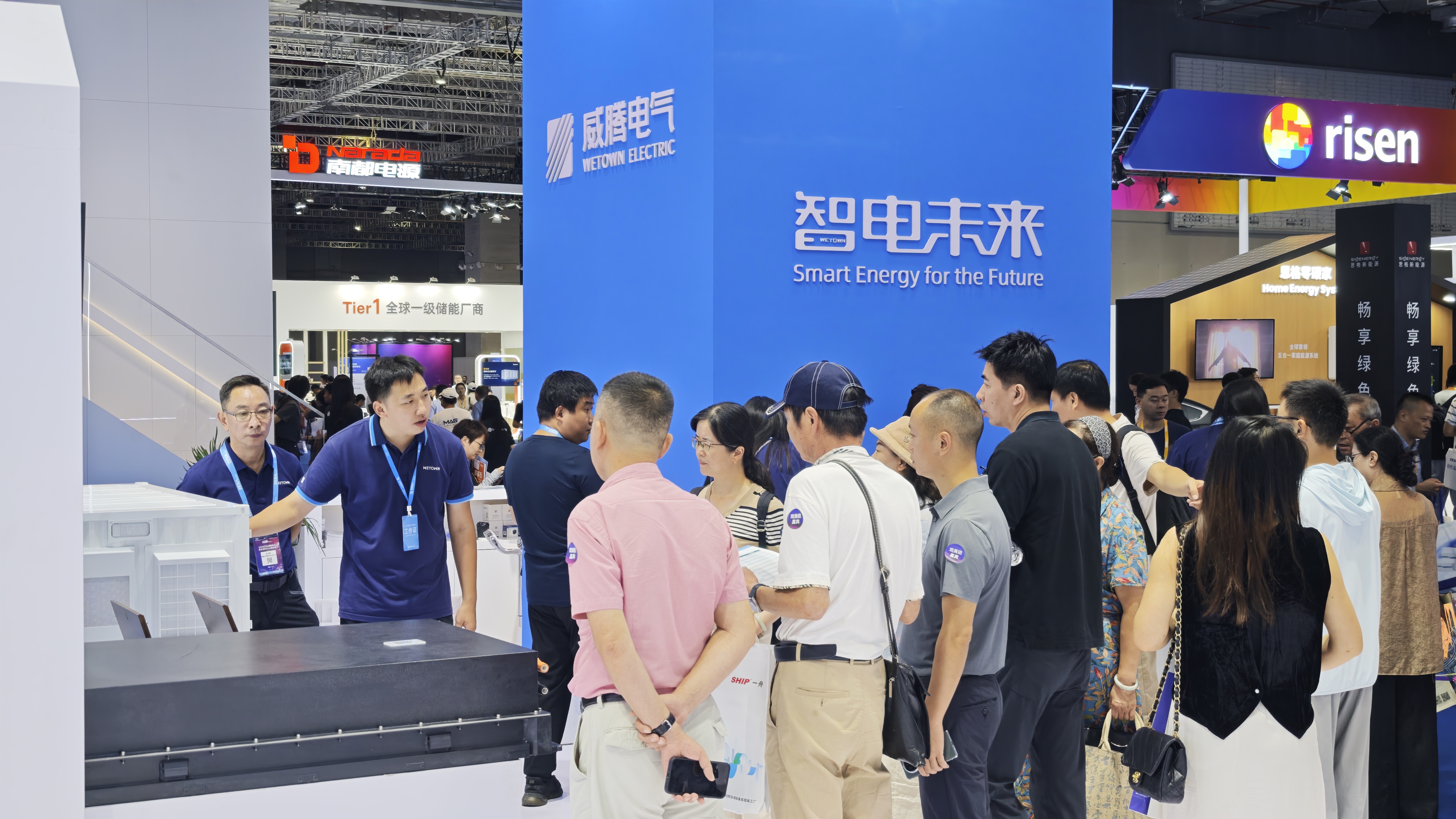 储能展人多.jpg